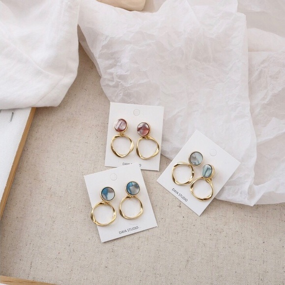 Acrylic Twisted Hoop Round Earrings Light Brown - Picture 6 of 6